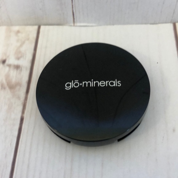 Glo Minerals eye shadow - Picture 3 of 3